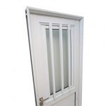 Puerta Aluminio Blanco Reforzada Modelo 150 de 080×200 Con Postigo