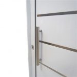 Puerta Aluminio Blanco Modelo 5 Rayas Apliques 085×205 Barral