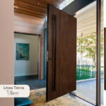 Puerta Pivotante Oblak Modelo 1325 Cedro De 120×220